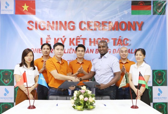 Lễ ký kết hợp tác độc quyền với Liên đoàn bóng đá Malawi