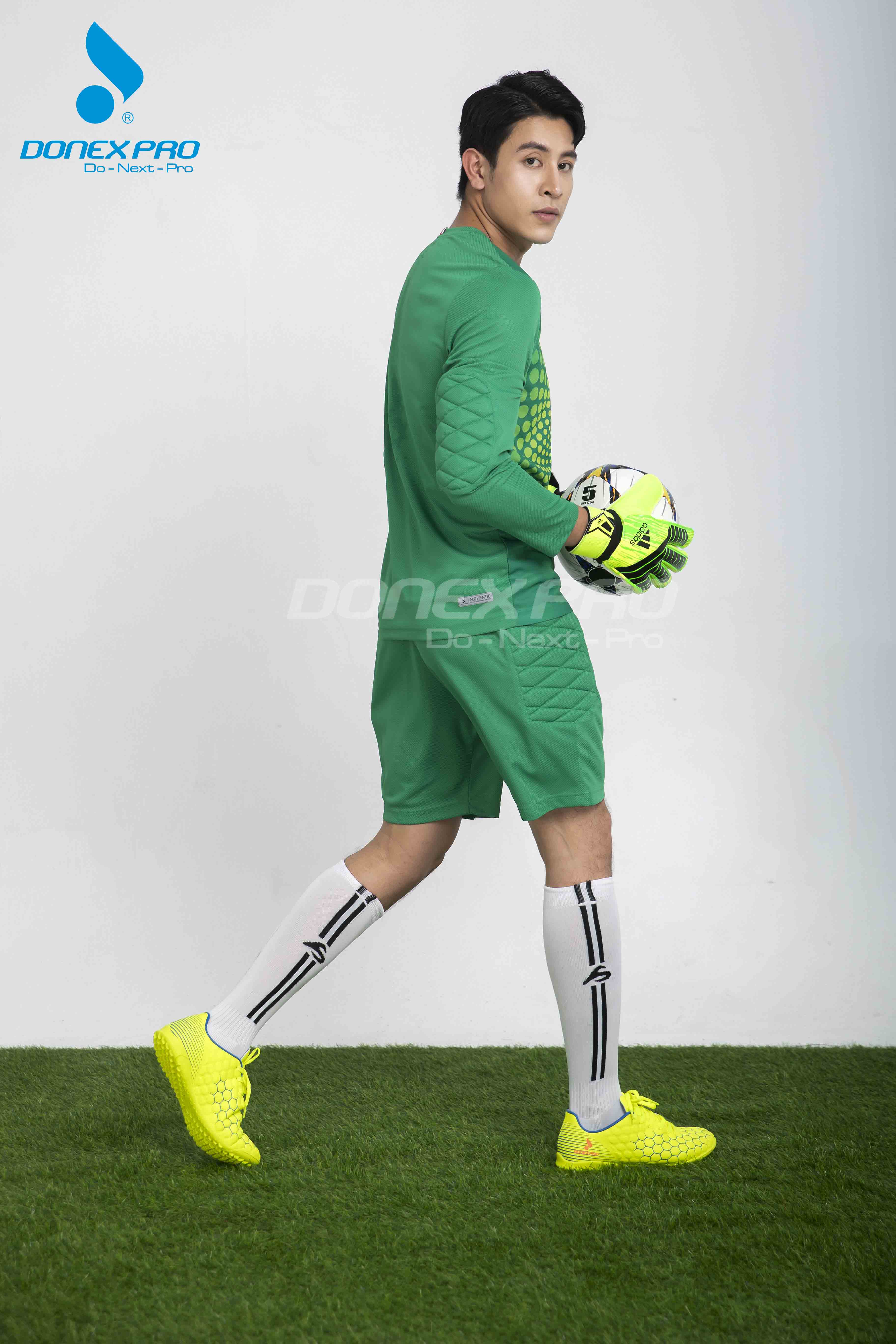 Bộ bóng đá nam MCB-6146 xanh lá phối vàng